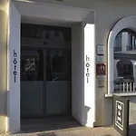 De Paris Отель 3*
