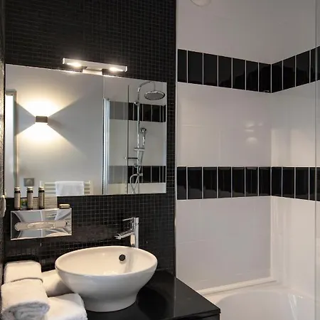 De Paris Hotel 3*