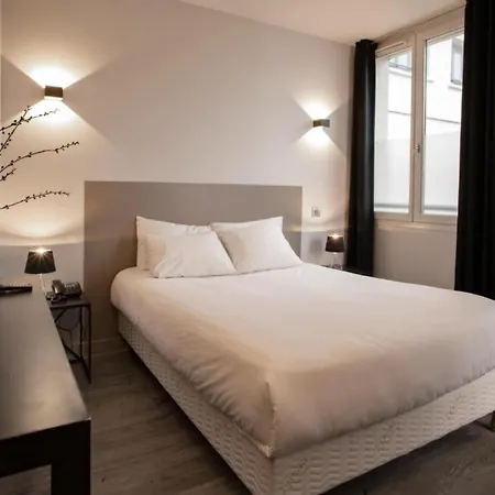 De Paris Hotel 3*