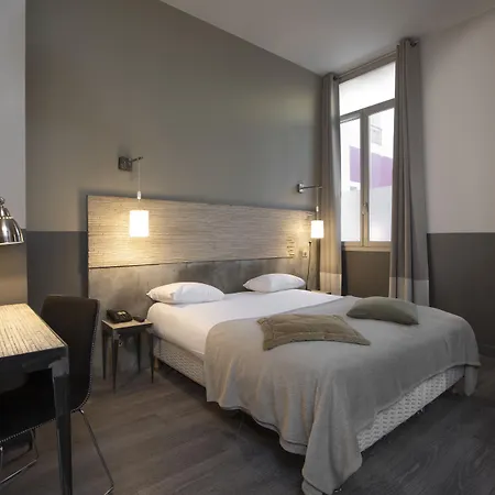 Otel De Paris