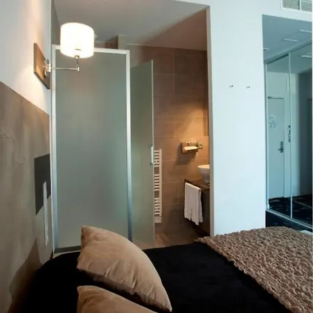 De Paris 3*