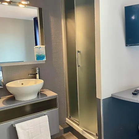 De Paris Hotel 3*
